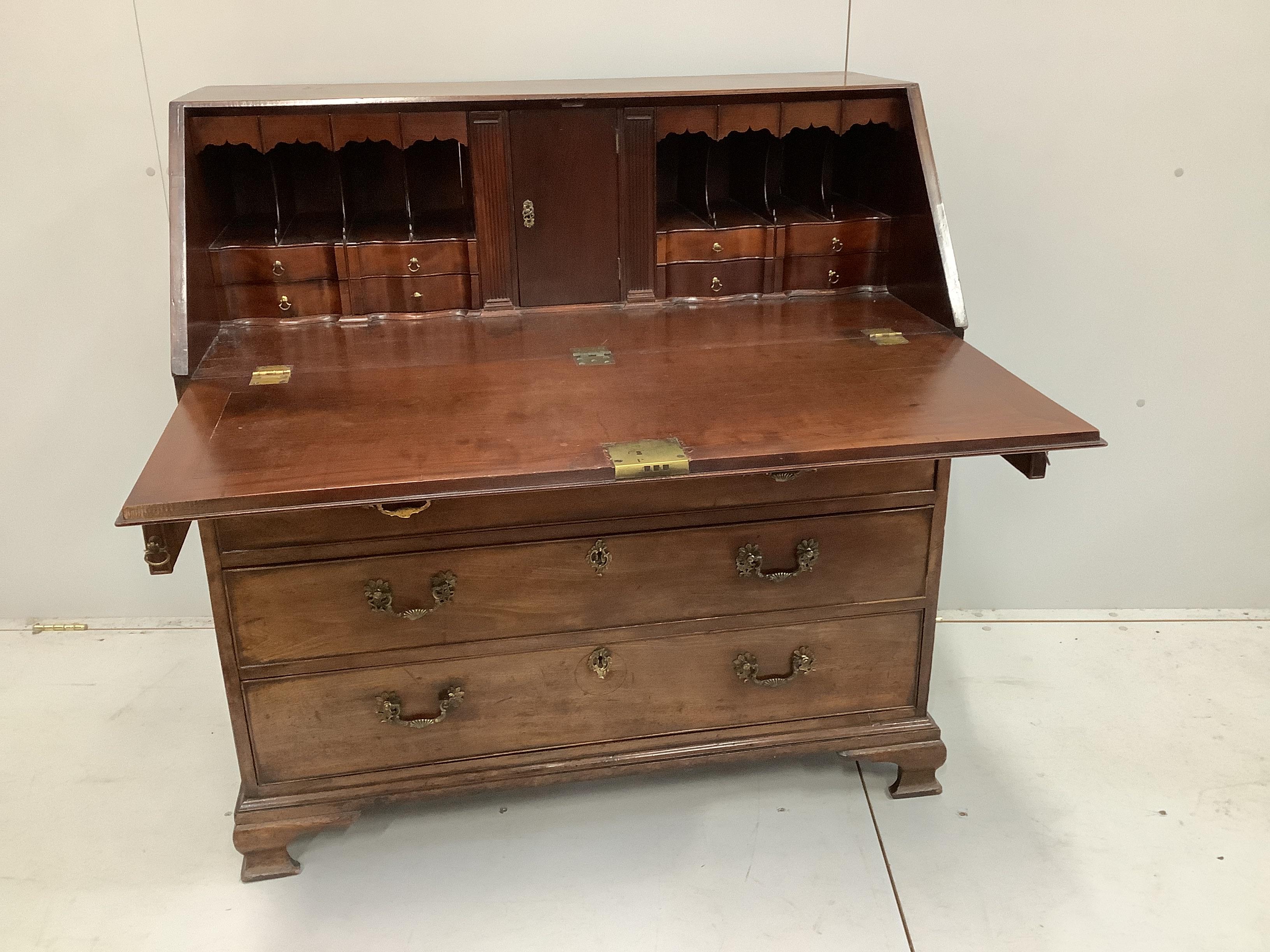 A George III mahogany bureau, width 103cm, depth 54cm, height 107cm